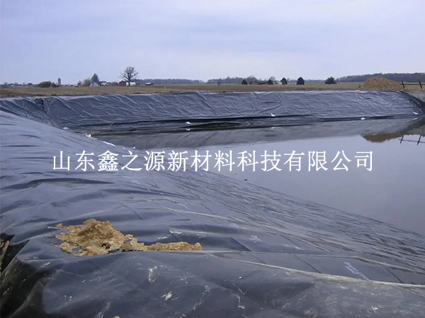 養(yǎng)殖防滲膜施工固定新法：簡(jiǎn)約高效，守護(hù)生態(tài)養(yǎng)殖